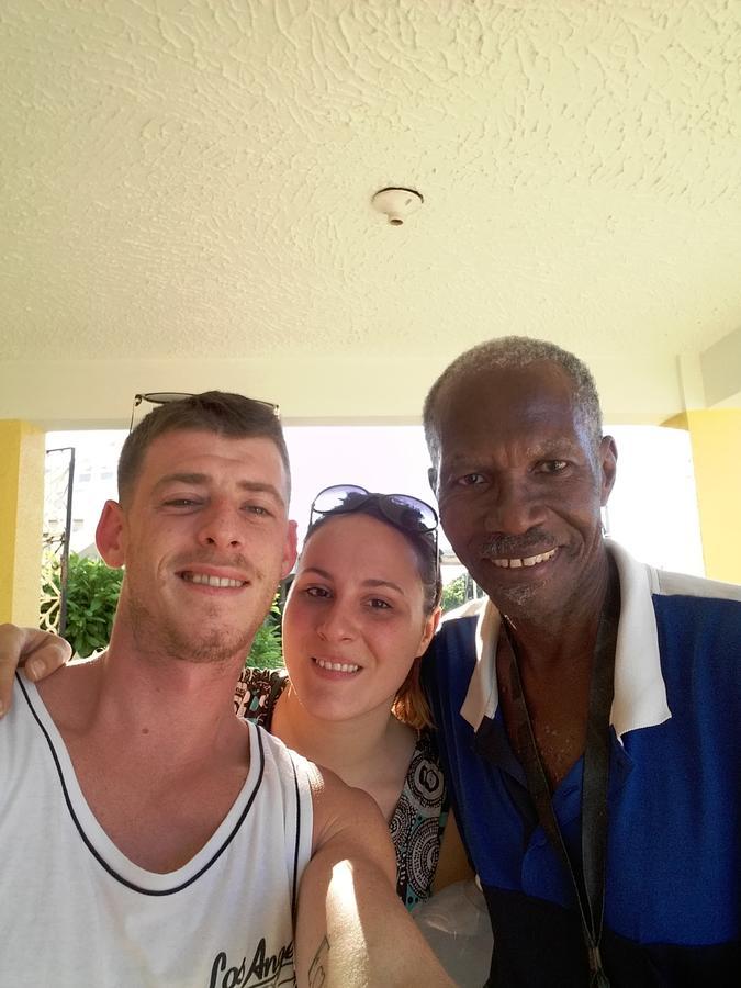Leslies' Home Portmore Bagian luar foto